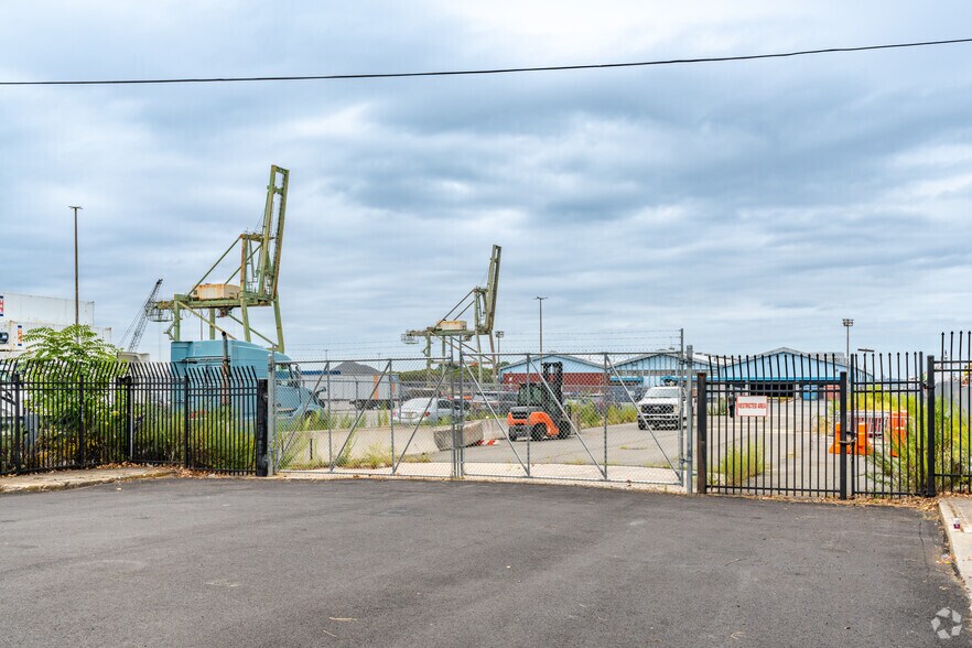 More Photos Of 70 Hamilton Ave, Brooklyn Warehouse For Lease