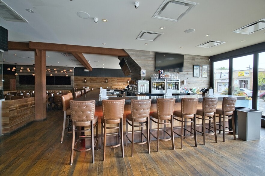 More Photos Of 3026 W Montrose Ave, Chicago Storefront Retail Residential For Sale