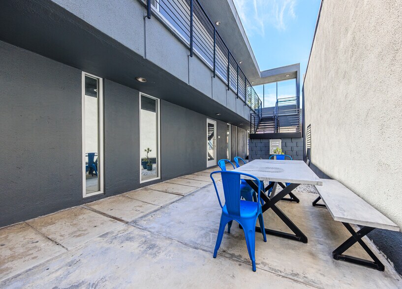 More Photos Of 2330 Westwood Blvd, Los Angeles Office For Sale