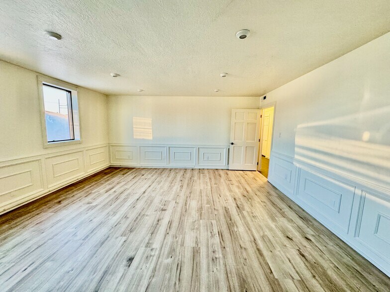 More Photos Of 422 E Main St, Norman Storefront Retail Residential For Lease