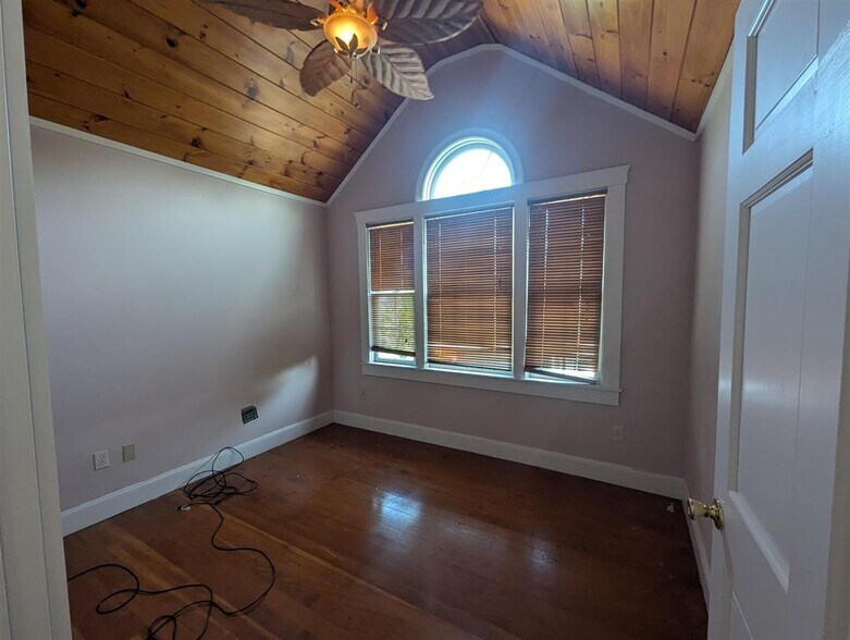 More Photos Of 198 Washington St, Claremont Office For Sale