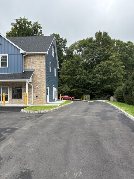 More Photos Of 1347 New Haven Rd, Naugatuck General Retail For Lease
