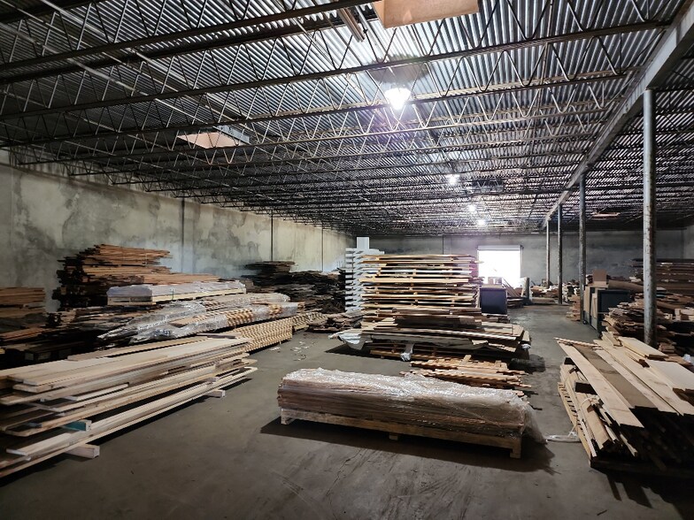 More Photos Of 866 River Rd, Valley Manufacturing For Sale