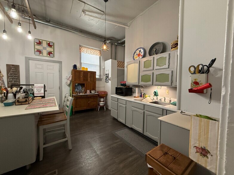 More Photos Of 218 Commercial Ave, Wallace Hotel For Sale