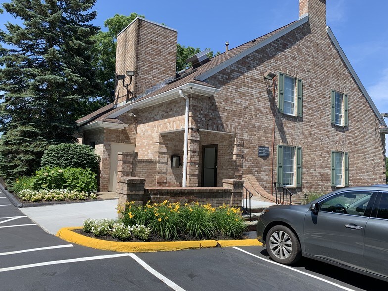 More Photos Of 422 Worcester St, Wellesley Medical For Lease