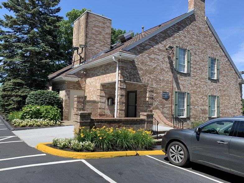 More Photos Of 422 Worcester St, Wellesley Medical For Lease