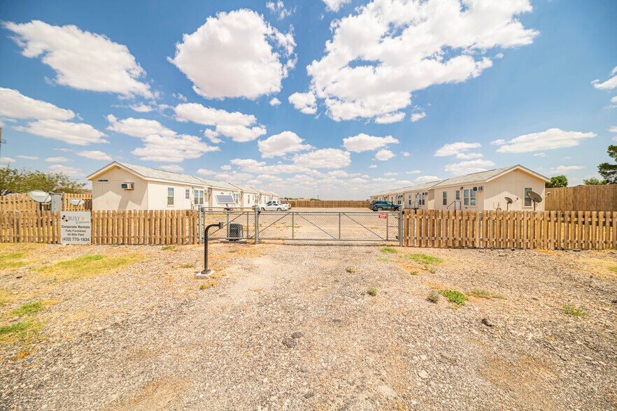 Primary Photo Of 4301 S County Road 1135, Midland Specialty For Sale