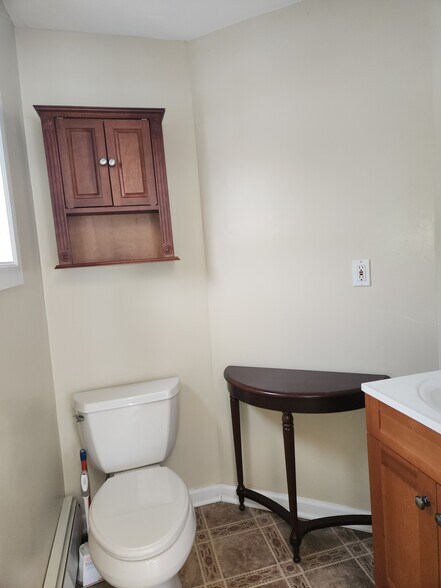More Photos Of 188 Lake St, Liberty Freestanding For Lease