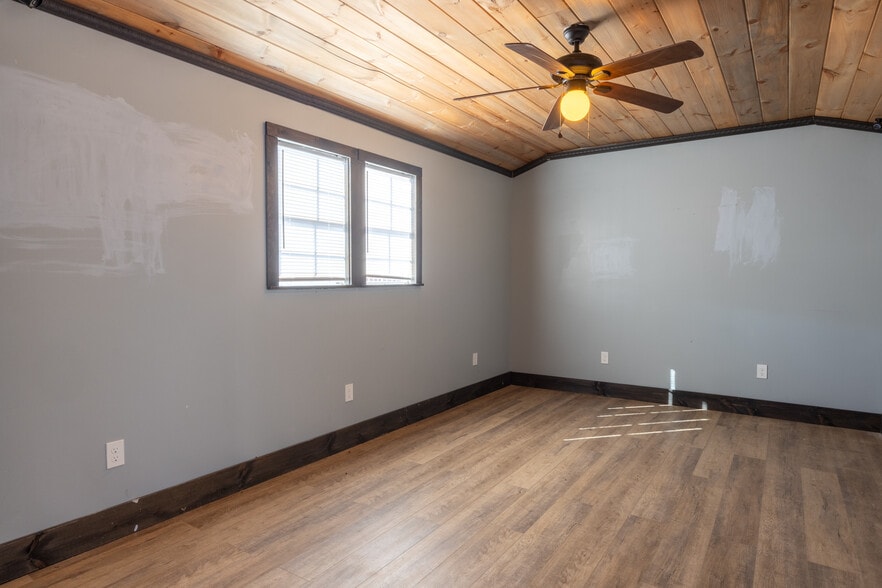 More Photos Of 6735 Wassom Memorial Hwy, Grandview General Retail For Sale