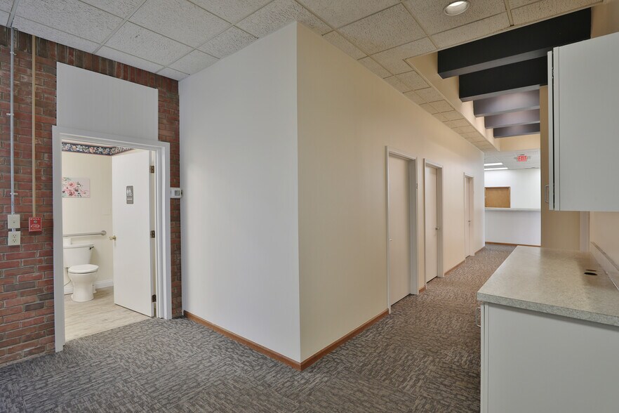 More Photos Of 1600 Sheridan Dr, Lancaster Medical For Sale