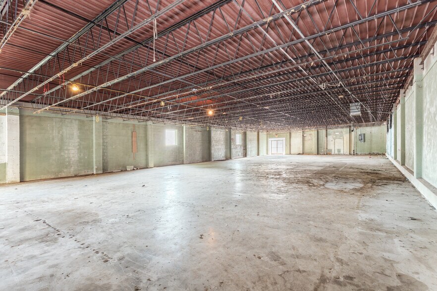 More Photos Of 100 Collinsville St, Whitesboro Light Manufacturing For Lease