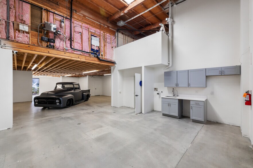 More Photos Of 5731 Palmer Way, Carlsbad Research And Development For Lease