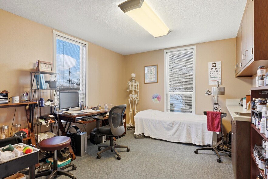 More Photos Of 114 E 2nd St, Newberg Office For Sale