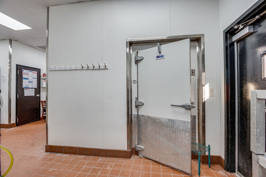 More Photos Of 2470 Gum Branch Rd, Jacksonville Restaurant For Sale