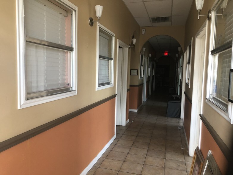 More Photos Of 7400 W Tidwell Rd, Houston Storefront Retail Office For Lease