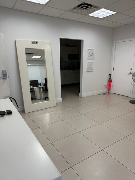 More Photos Of 335 Ne 61st St, Miami Flex For Lease