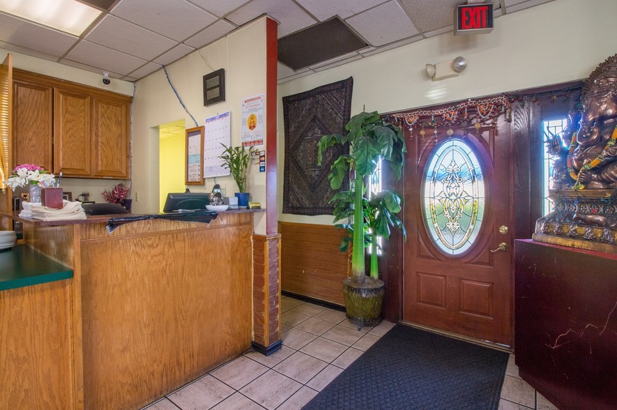 More Photos Of 2529 Apalachee Pky, Tallahassee Restaurant For Lease