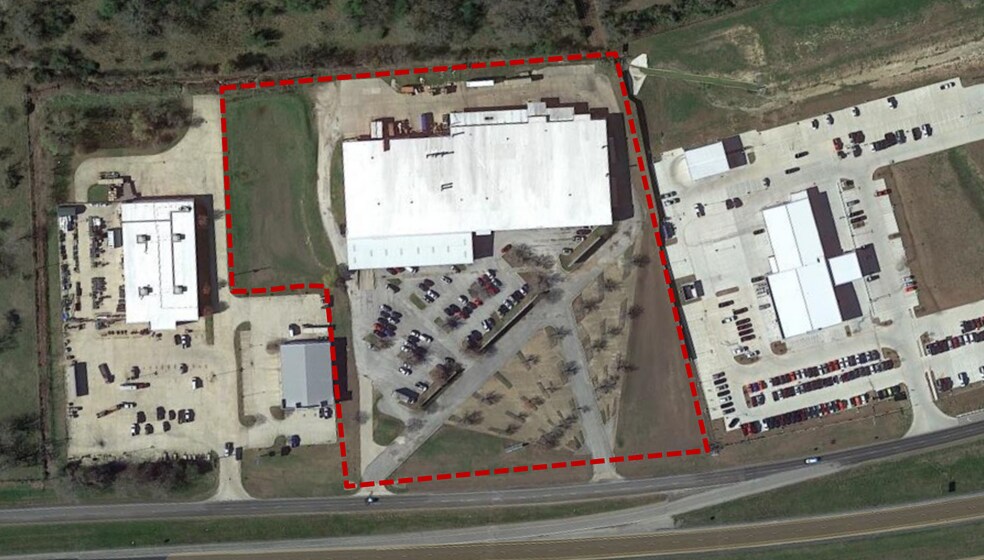 More Photos Of 1 Bodybilt Pl, Navasota Manufacturing For Sale