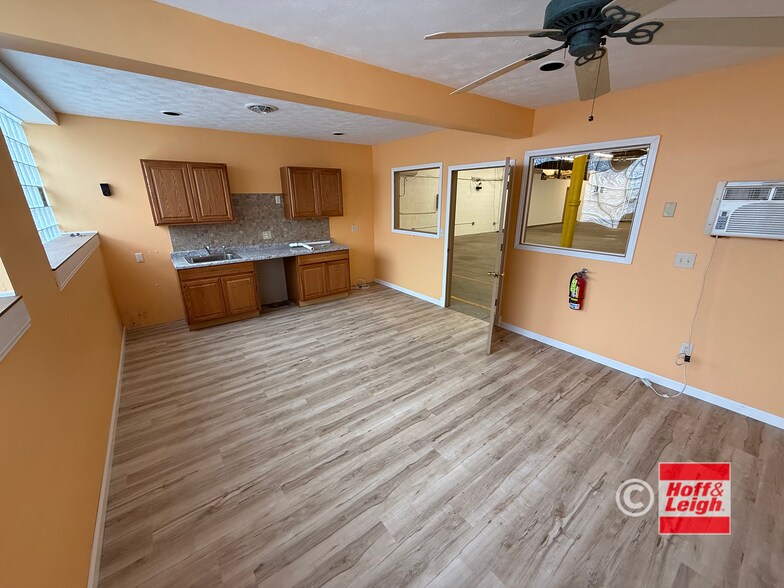 More Photos Of 1702 St Clair Ave, Cleveland Warehouse For Lease