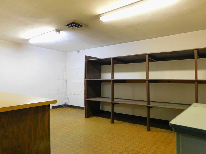 More Photos Of 720 SW F Ave, Lawton Manufacturing For Sale