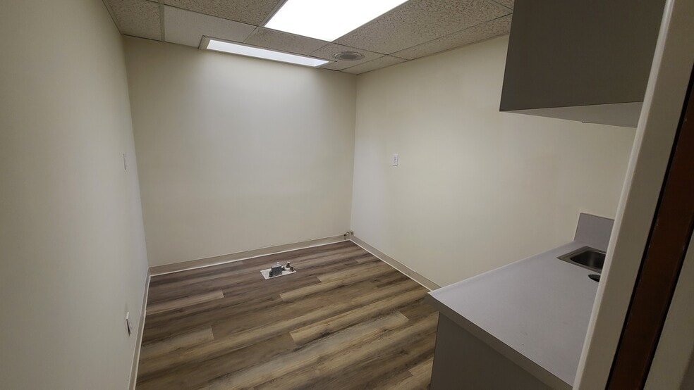 More Photos Of 215 China Grade Loop, Bakersfield Medical For Sale