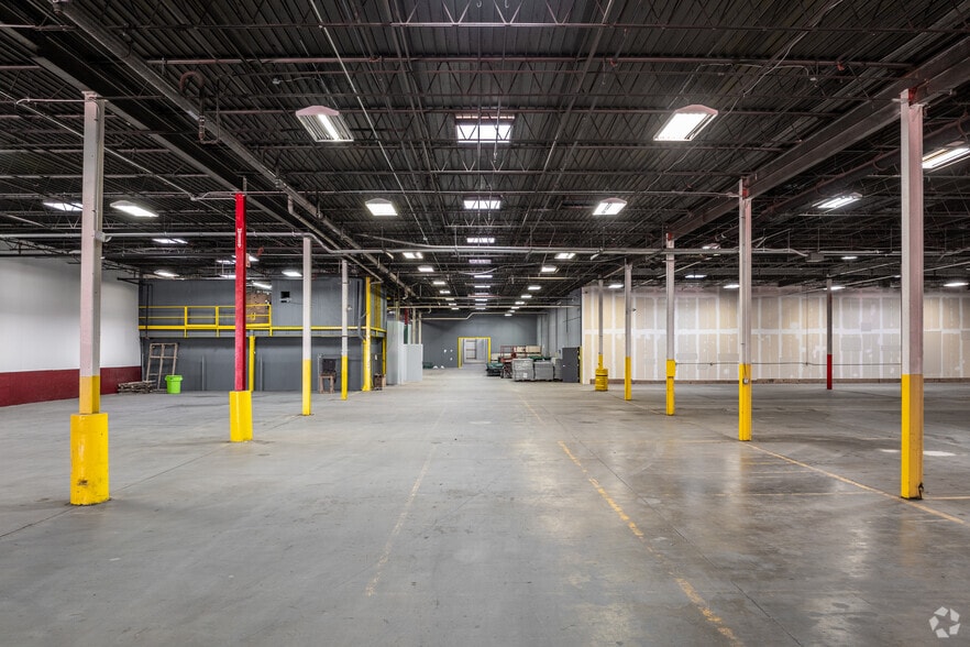 More Photos Of 910 10th St, Plano Warehouse For Lease