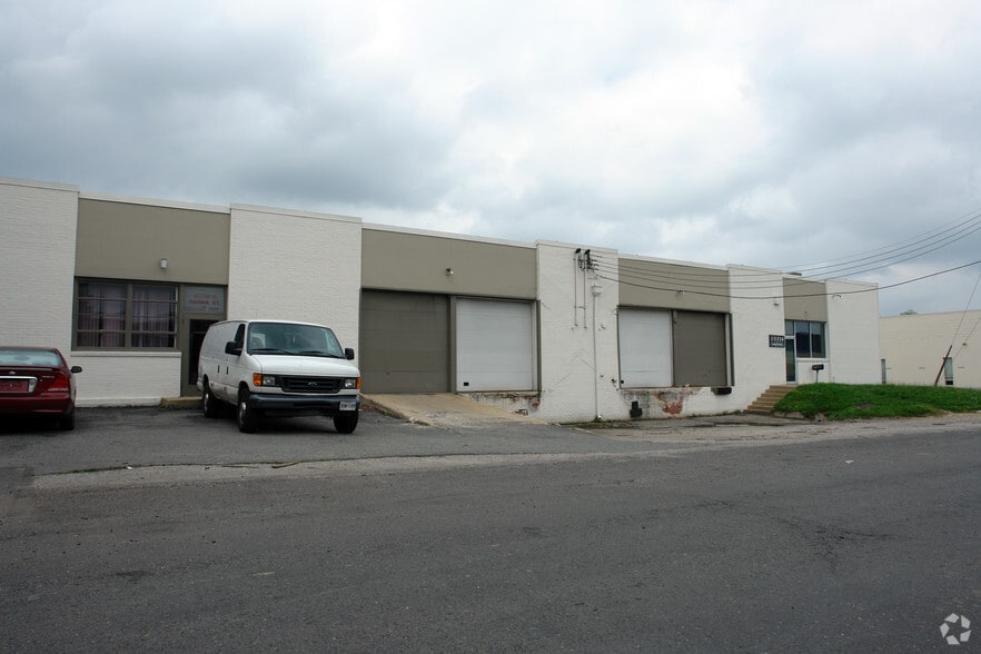 More Photos Of 10714 Hanna St, Beltsville Warehouse For Lease