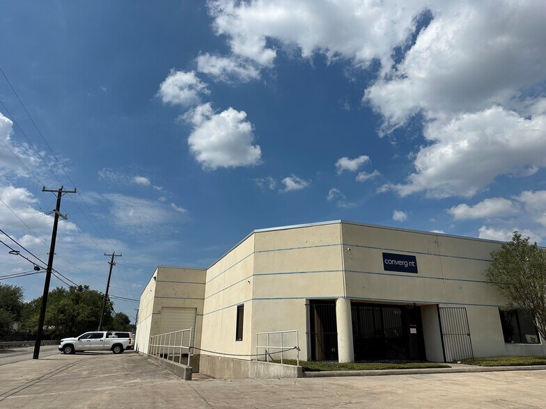 Primary Photo Of 12903-12907 Agency Dr, San Antonio Warehouse For Lease