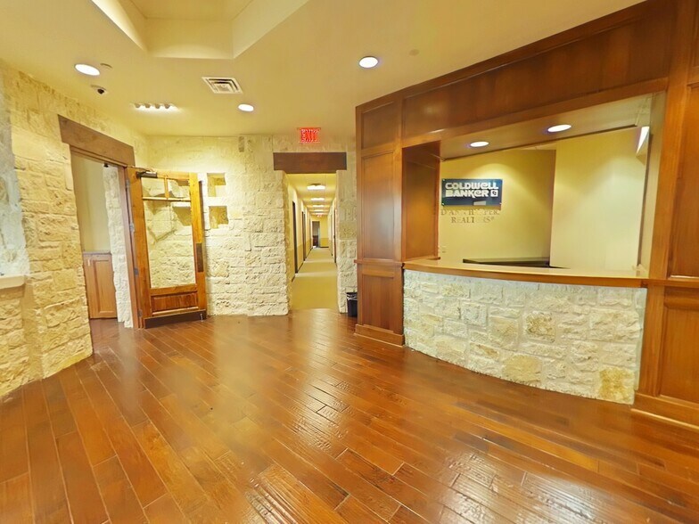 More Photos Of 18756 Stone Oak Pky, San Antonio Office For Lease