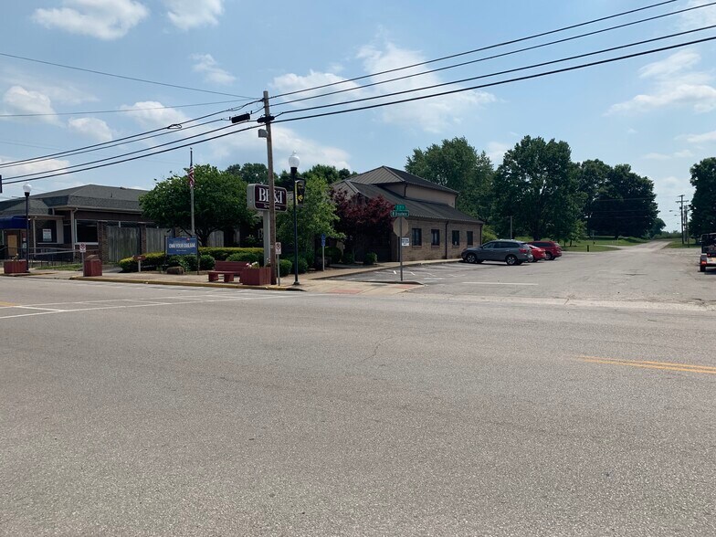 More Photos Of 102 Broadway -1, Cave City Bank For Lease