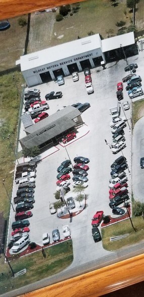More Photos Of 13933 Northwest Blvd, Corpus Christi Auto Dealership For Lease