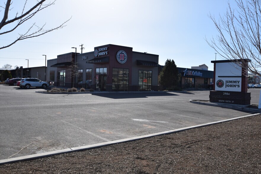 More Photos Of 2984 S 6th St, Klamath Falls Storefront Retail Office For Lease