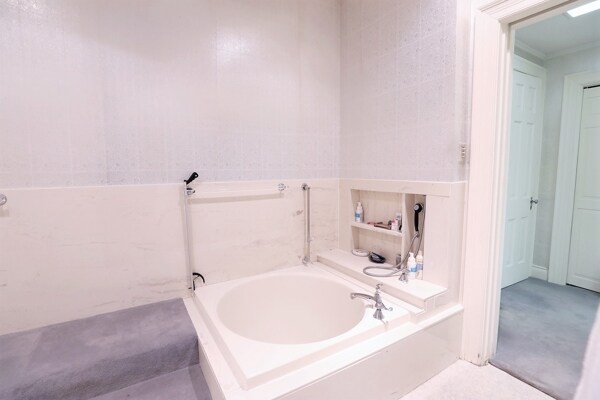 More Photos Of 600 Crockett Cir, Paris Specialty For Sale
