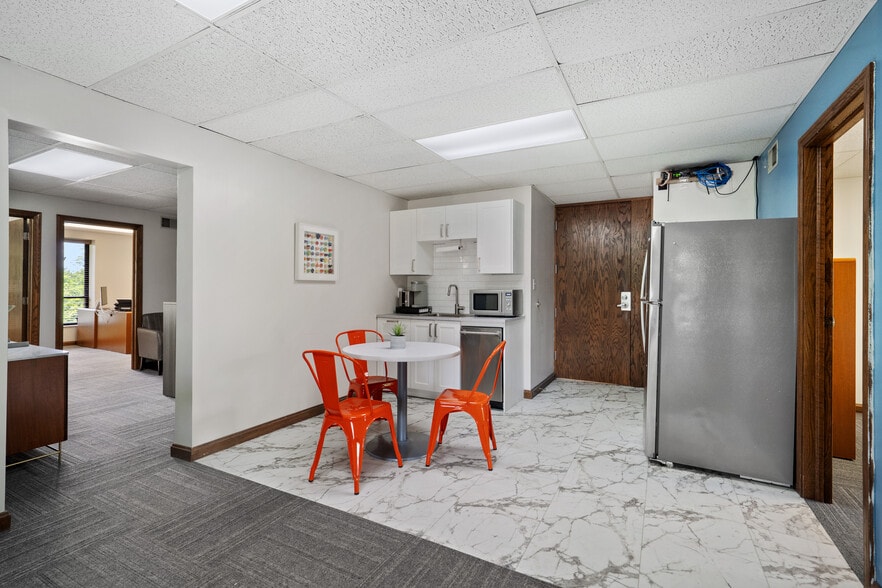 More Photos Of 200 Commerce Dr, Coraopolis Office For Sale