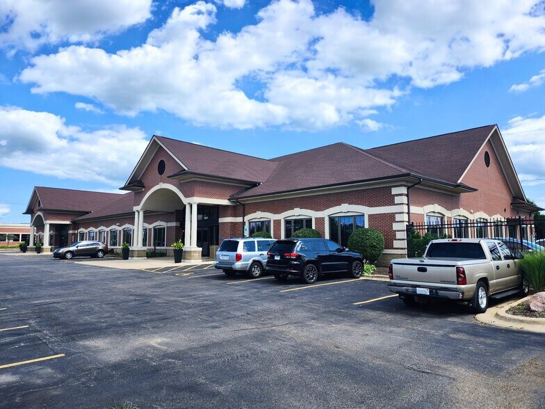 Primary Photo Of 6885 Vistagreen Way, Rockford Medical For Lease