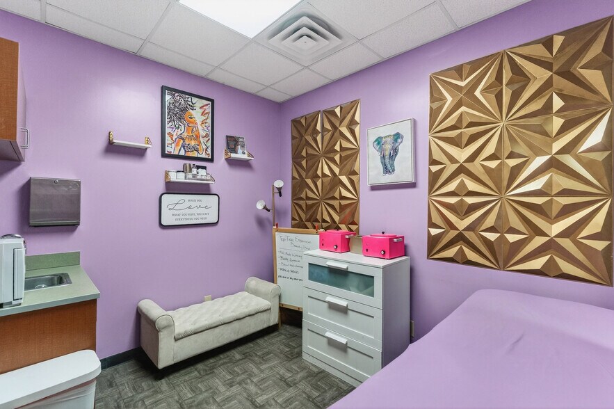 More Photos Of 3210 Prosperity Church Rd, Charlotte Office For Sale