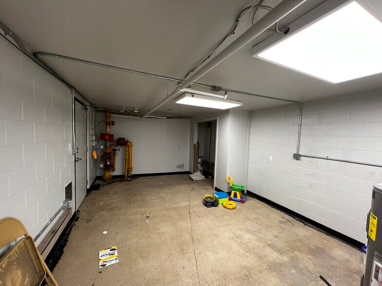 More Photos Of 167-179 W High St, London Freestanding For Lease