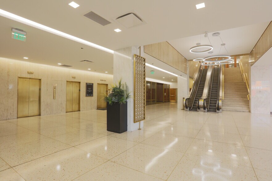 More Photos Of 201 E Main Dr, El Paso Office For Lease