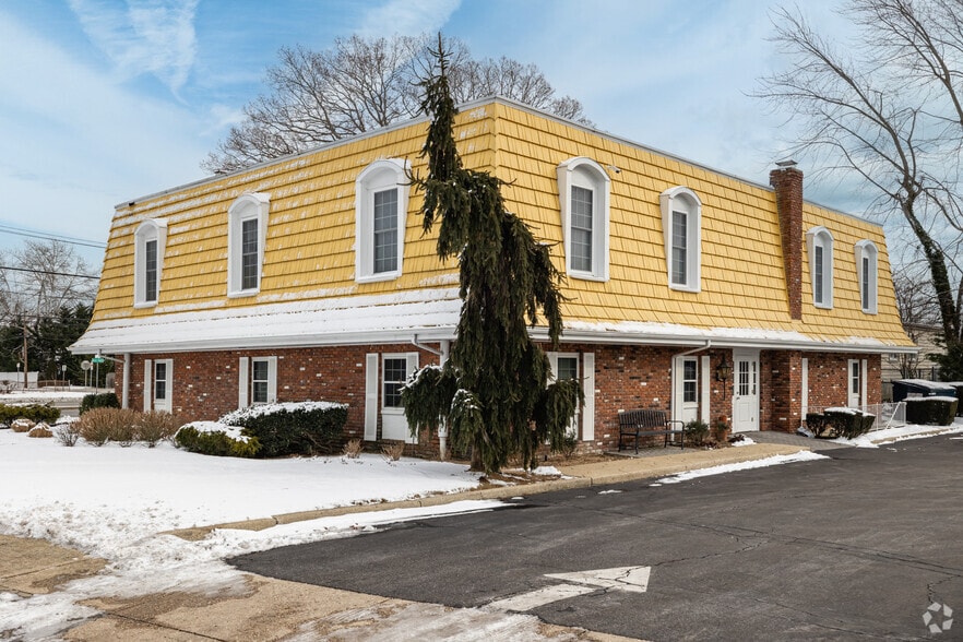More Photos Of 2100 Deer Park Ave, Deer Park Office For Lease