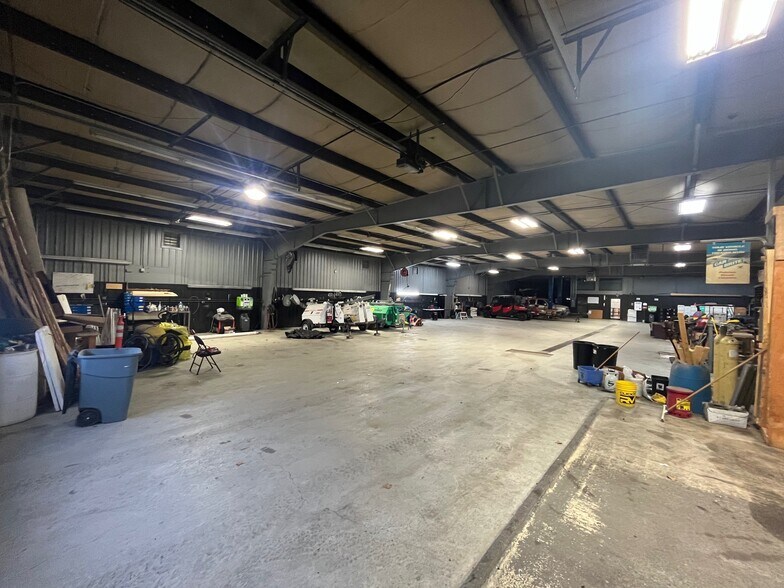 More Photos Of 3203 W Marie St, Pasco Auto Dealership For Lease