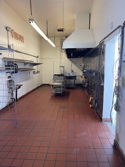 More Photos Of 3514 State St, Santa Barbara Restaurant For Lease