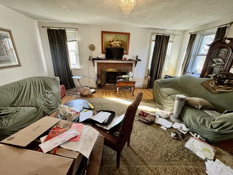 More Photos Of 2725 North Point Rd, Dundalk Office For Sale