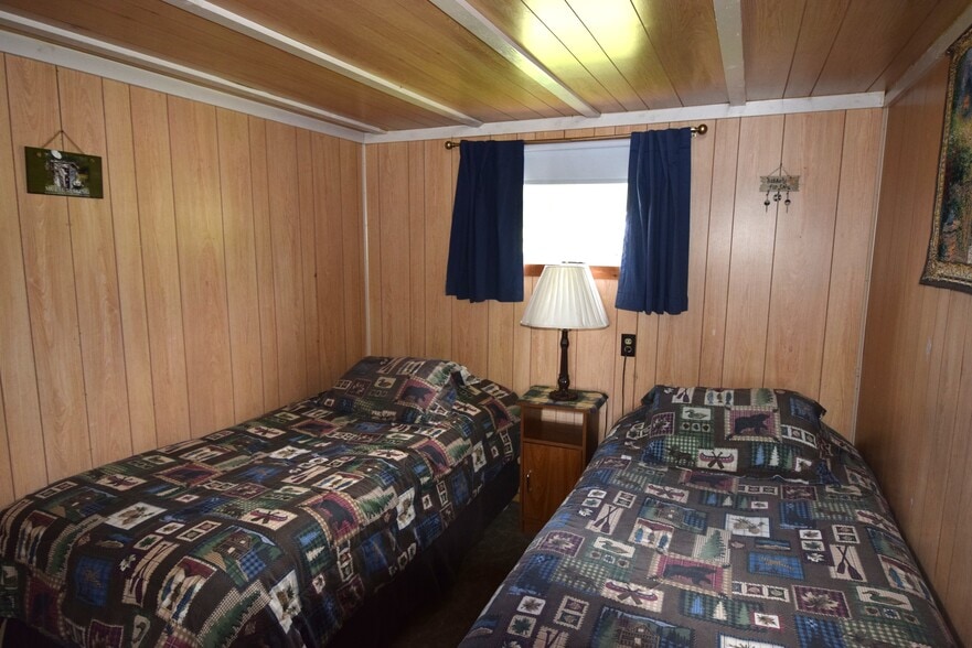 More Photos Of 109 Sinclair Rd, Sinclair Sports And Entertainment For Sale