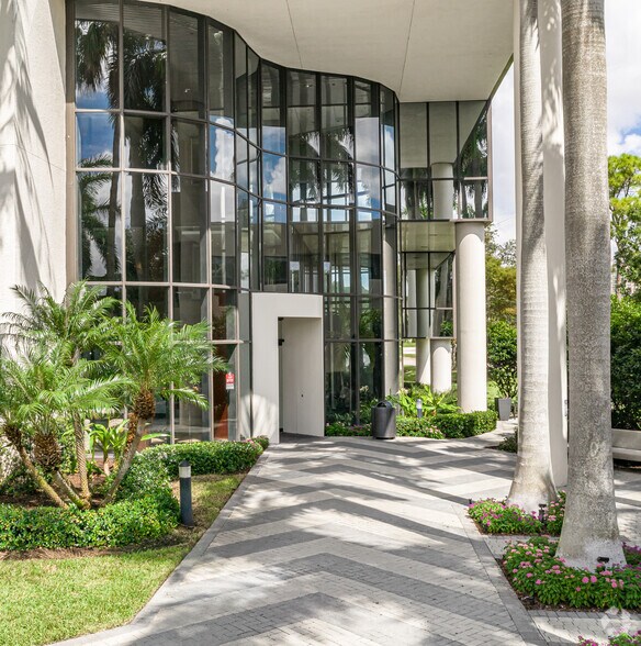 More Photos Of 3300 Pga Blvd, Palm Beach Gardens Office For Lease