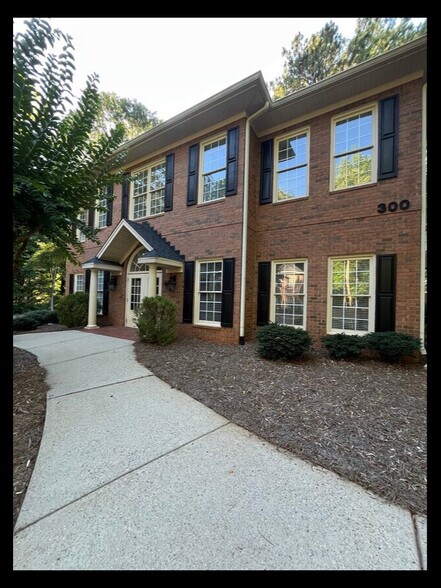 Primary Photo Of 295 W Crossville Rd, Roswell Office For Lease