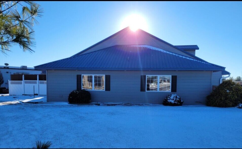 More Photos Of 1703 Oak St, Canton General Retail For Sale