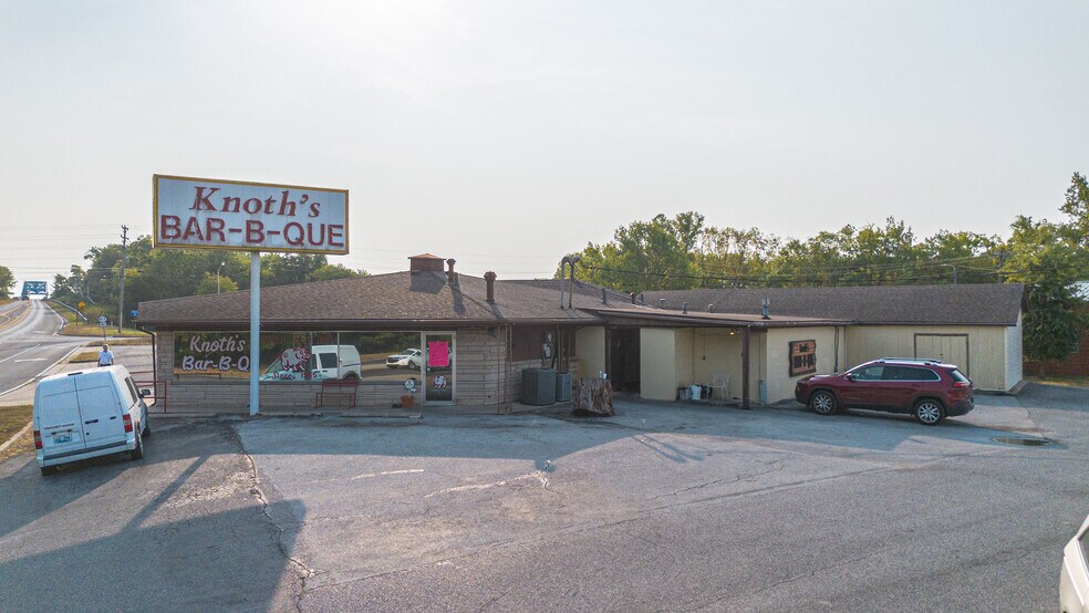 More Photos Of 728 US Highway 62, Grand Rivers Specialty For Sale