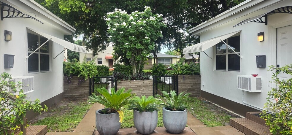 More Photos Of 1933 Dewey St, Hollywood Apartments For Sale