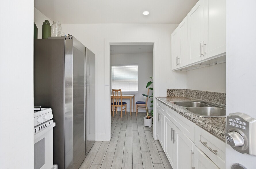More Photos Of 8317 Whittier Blvd, Pico Rivera Storefront Retail Residential For Sale