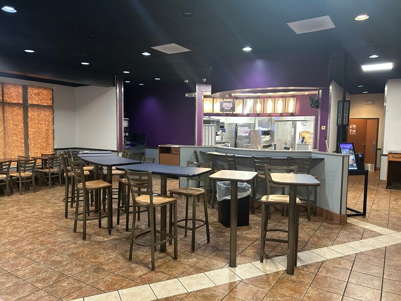 More Photos Of 11020 Hamilton Ave, Cincinnati Restaurant For Sale